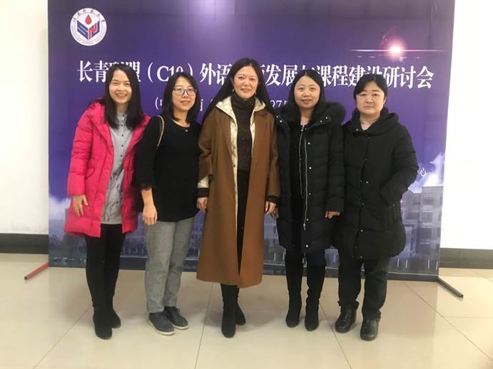 图片包含 人员, 地板, 伪装, 室内描述已自动生成 图片包含 人员, 地板, 伪装, 室内描述已自动生成